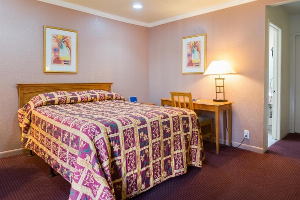 Mission Motel image 4